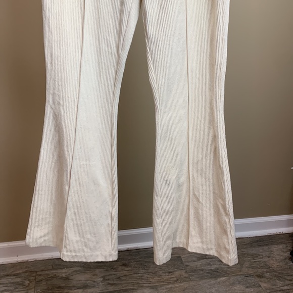 Aeri groove on ribbed velour flare pants - Picture 3 of 8